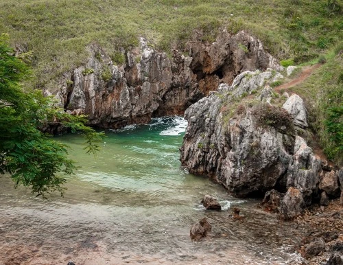 Cueva de Cobiḥeru - Depuis Playa de Cobijero, Spain