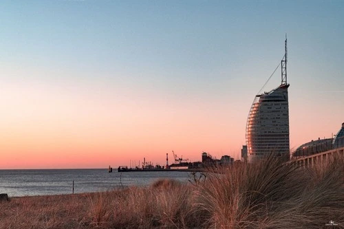 Atlantic Hotel am Weserstrand von Bremerhaven - از جانب Weserstrand, Germany