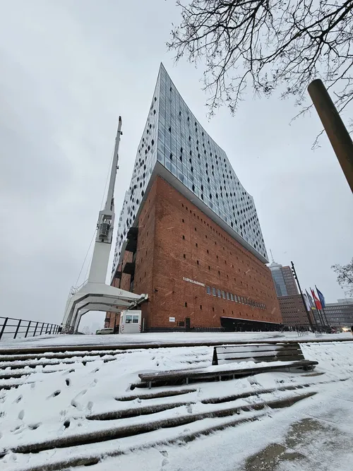 Elbphilharmonie Hamburg - Dari Platz der Deutschen Einheit, Germany