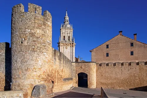 Puerta de San Miguel - Aus Puente de La Matilla o Puente Viejo, Spain