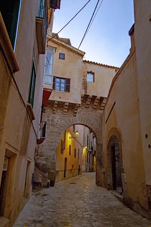 Arco medieval de la Almudaina - Spain