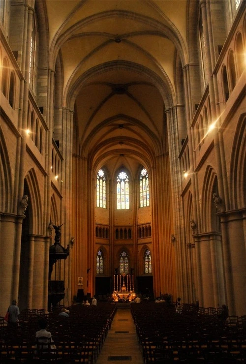 Cathédrale Saint-Bénigne de Dijon - Din Inside, France