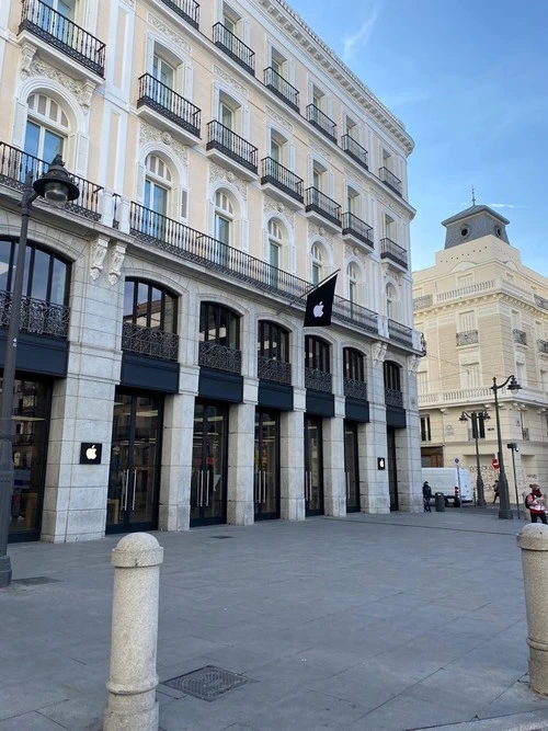 Apple Store - Dari El Oso y el Madroño, Spain