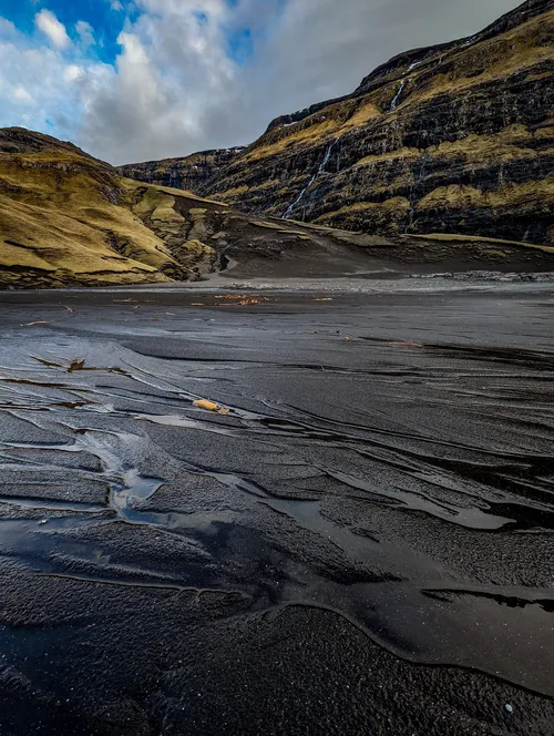 Út á Lónna - Black Beach Saksun - Faroe Islands