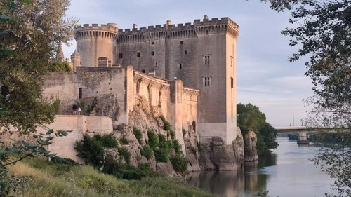 Chateau di Roi René - Aus Camping Tartarin, France