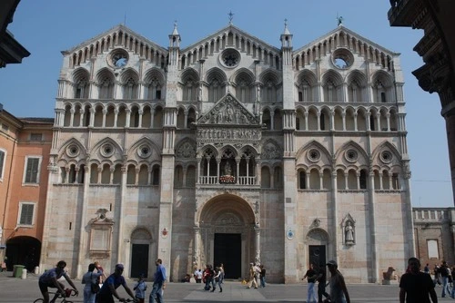 Ferrara Cathedral - Desde Front, Italy