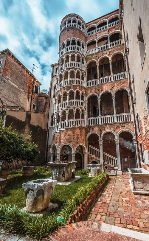 Scala Contarini del Bovolo - 从 Palazzo Contarini del Bovolo, Italy