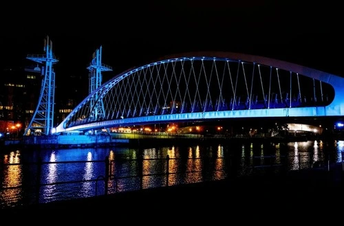 Millennium Bridge - Aus The Quays, United Kingdom