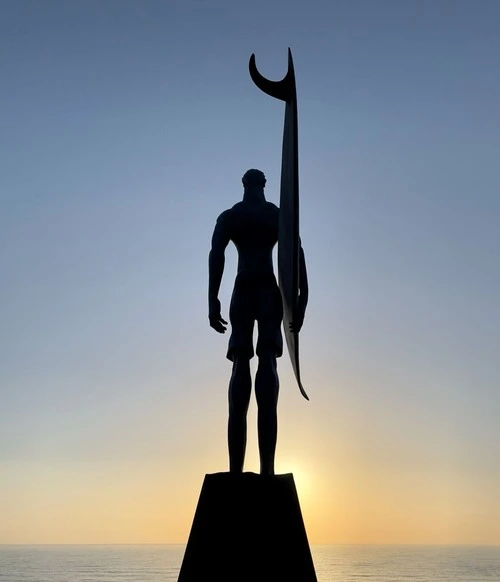 Surfer Statue - Depuis Ribeira d’ilhas, Portugal