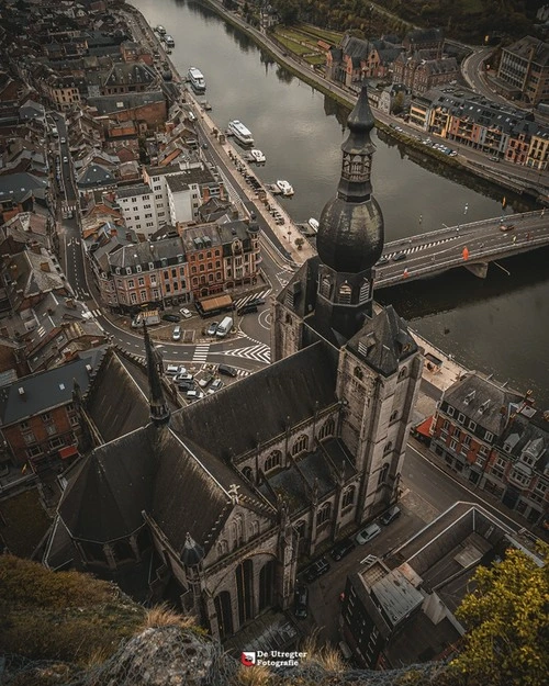 Collegiale kerk Onze-Lieve-Vrouw van Dinant - از جانب Citadel van Dinant, Belgium