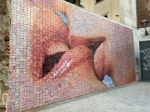 The World Comes To Life With Each Kiss - Spain