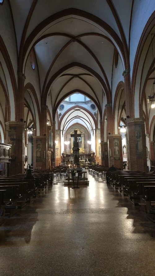 Chiesa San Giovanni in Monte - Aus Inside, Italy