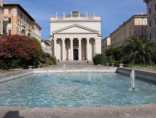 Church of Sant'Antonio Nuovo - Från Fontana di piazza S.Antonio Nuovo, Italy
