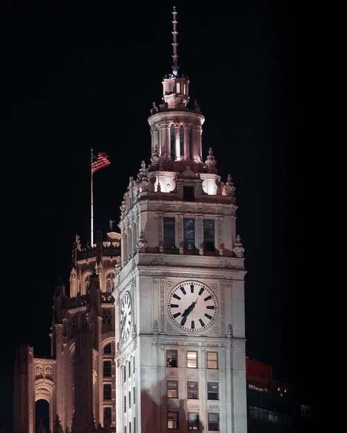 The Wrigley Building with Tribune Tower in the background - De Southwest across the river, United States