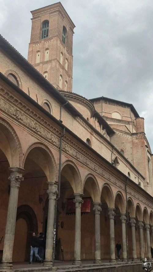 Basilica San Giacomo Maggiore - Depuis Via Zamboni, Italy