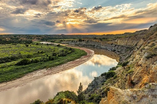 Little Missouri River - จาก Wind Canyon Trail, United States