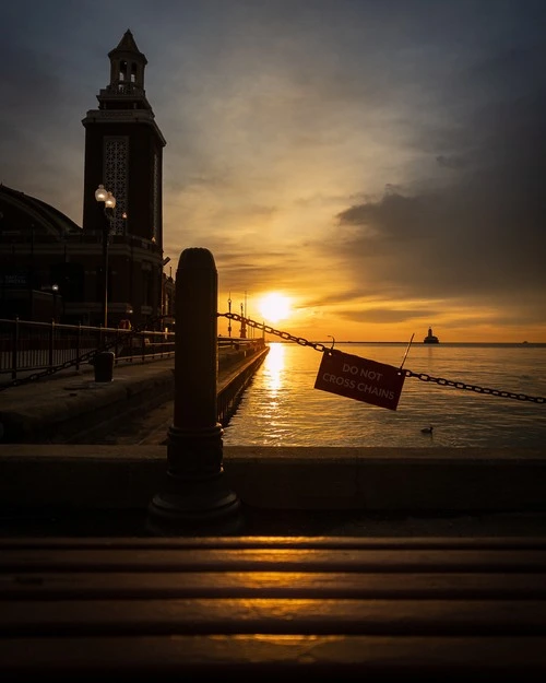 Navy Pier - Aus The south side of the pier looking Easy at sunrise, United States