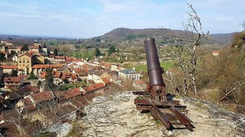 Veterans Rampart Crémieu - Desde Canyon, France