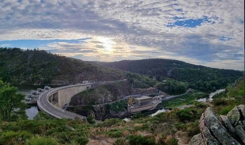 Barrage de Grangent - من Bord de Loire, France