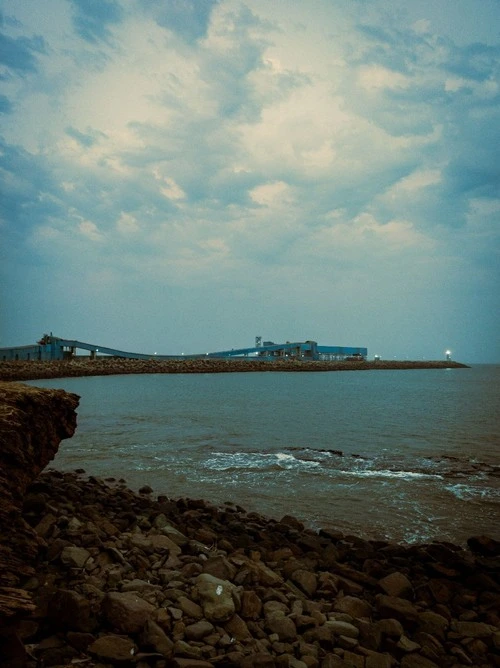 Ambuja Cement Jetty - Depuis Muldwarka Beach, India