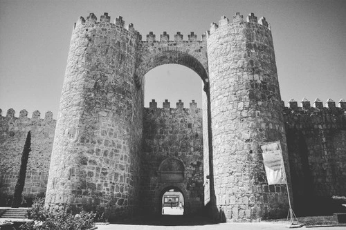 Muralla de Ávila - Aus Calle de López Núñez, Spain