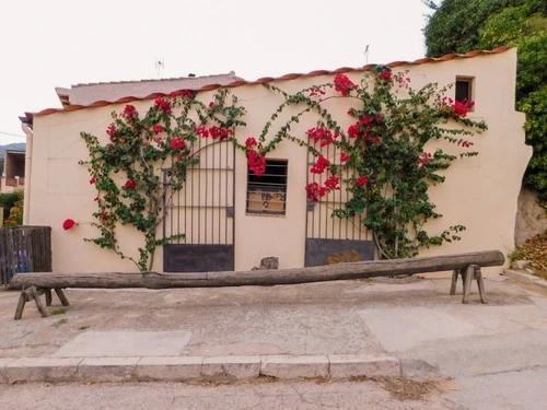 Casa floreada frente Villa Josefa - से Carretera Torrentbo, Spain