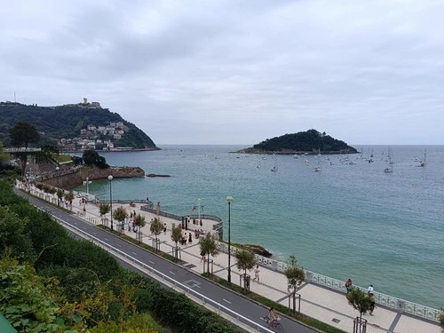 MiramArt Obra Artística de Víctor Goikotxea - Depuis Saint Sébastien, Spain