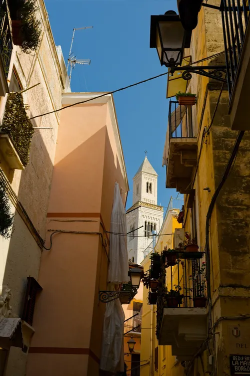 Basilica Cattedrale Metropolitana Primaziale San Sabino - Desde Str. Dietro S. Vito, Italy