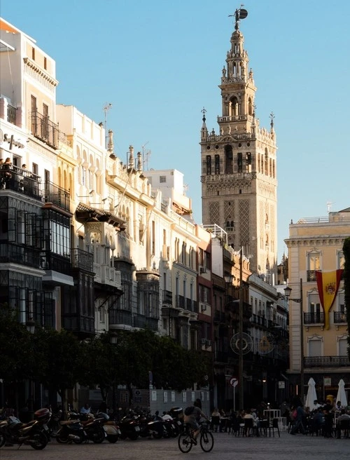 La Giralda - Desde Plaza de San Francisco, Spain