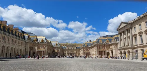 Honour Gate - Frá Equestrian statue of Louis XIV, France