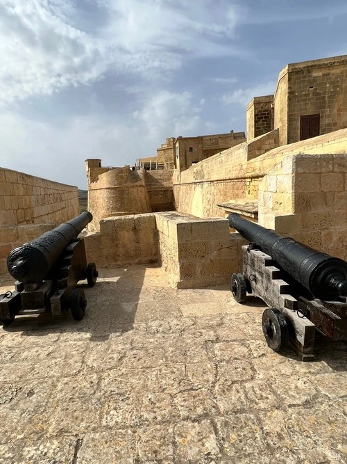 Muralla y Cañones - Iz Citadella, Malta