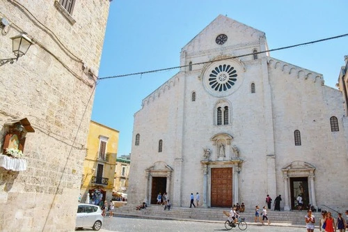Basilica Cattedrale San Sabino - から Piazza dell´Odegitria, Italy